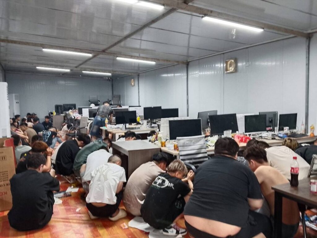 老挝万象公安总局警方在万象市塔銮努亚村抓获88名诈骗团伙成员-博彩彩金-博彩社区-博彩论坛